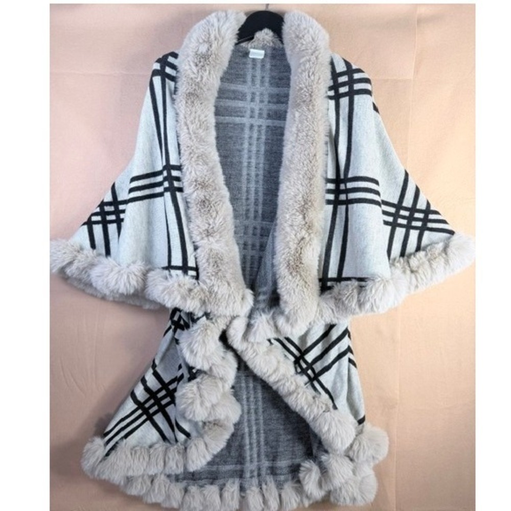 Northern Angel L/XL Plaid Faux Fur Trim Ruana Poncho Cape Wrap Gray Black